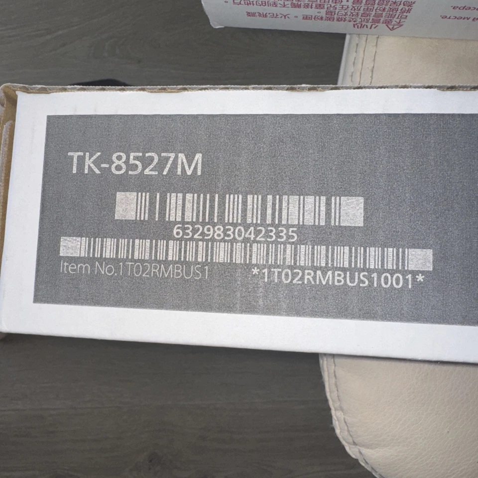 Tóner magenta genuino Kyocera TK8527M, caja sellada Foto 2 de 2