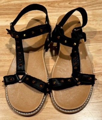 Carvela Kurt Geiger Kilter Flat Leather Sandals Black w/ Gold Studs Size US 7.5