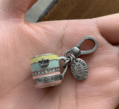 【✨️希少✨️】Juicy Couture 2009 限定版 チョコレートチャーム Rare Juicy Couture 2009 Limited Edition Hot Chocolate Charm | eBay