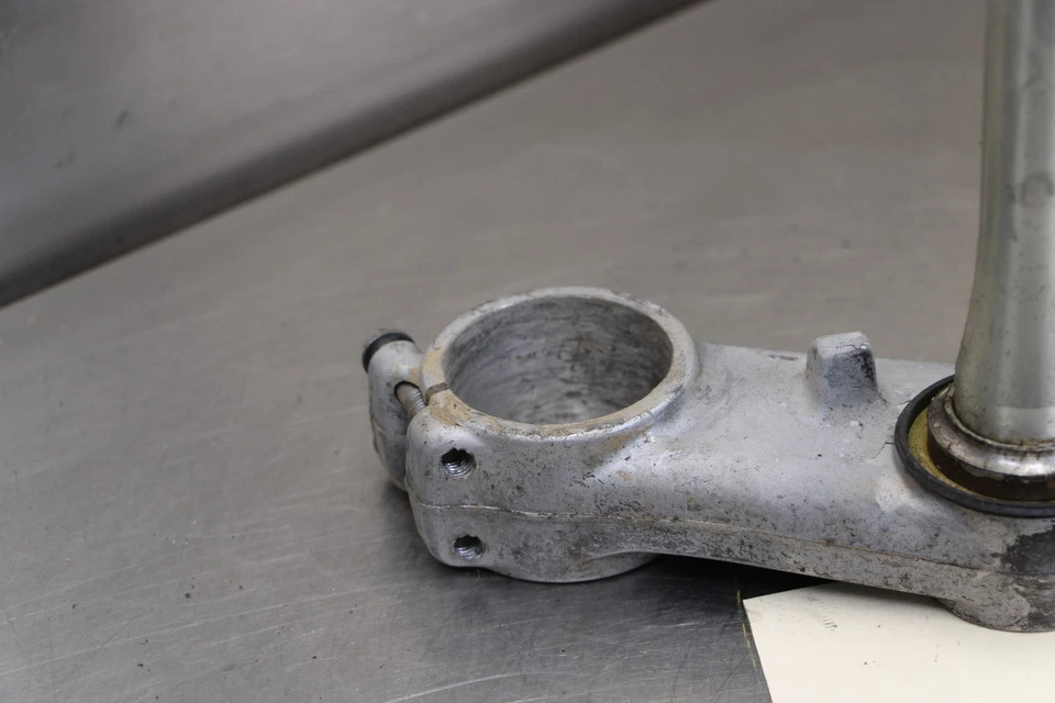 04-05 HONDA CBR1000RR 1000R HORQUILLA DELANTERA ABRAZADERA INFERIOR TRIPLE ÁRBOL VÁSTAGO Foto 2 de 4