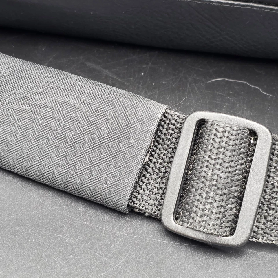 Estuche de Transporte Solo Clásico (Rodillo) para Notebook 15.6" Negro D-529-4 Cuero Foto 4 de 4