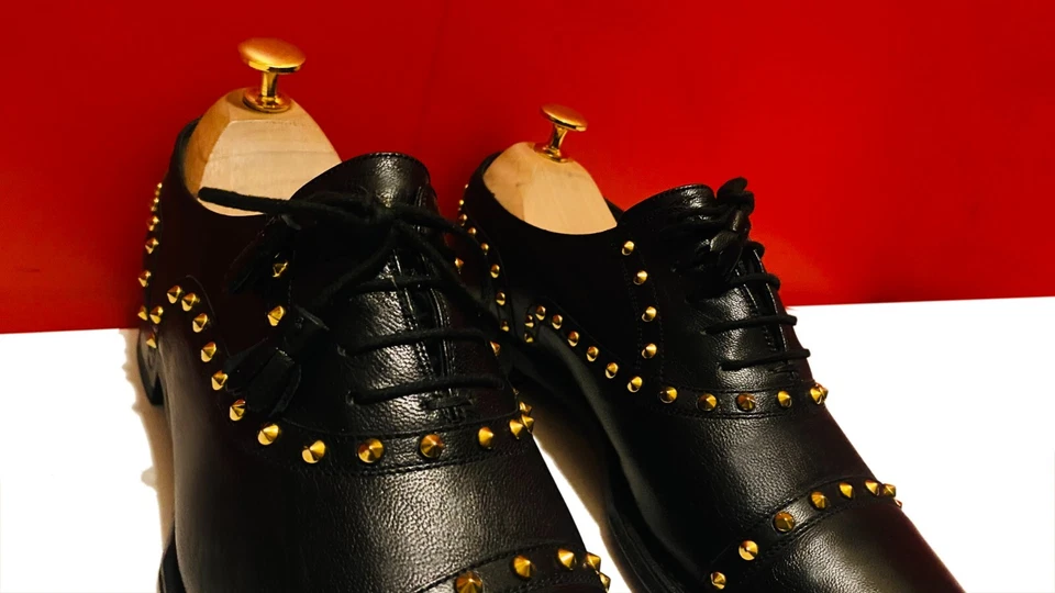 $889.00!! ZAPATOS OXFORD GUCCI RAROS PARA MUJER CUERO NEGRO CUENTAS DORADAS TALLA 8.5