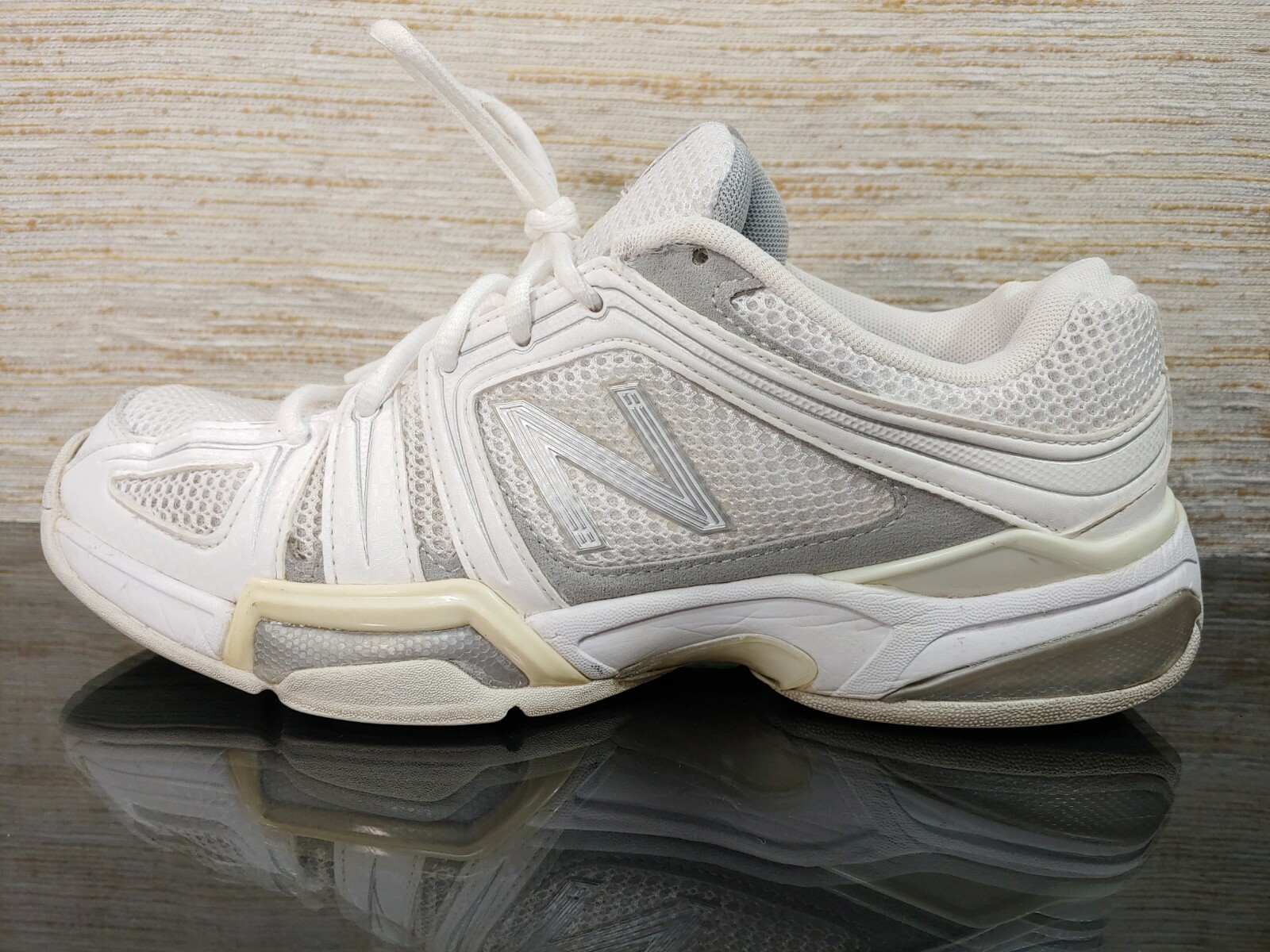 womens narrow tennis shoes