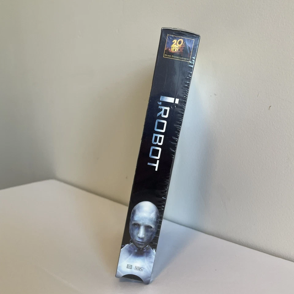 I, Robot (VHS, 2004) - Image 3 of 4