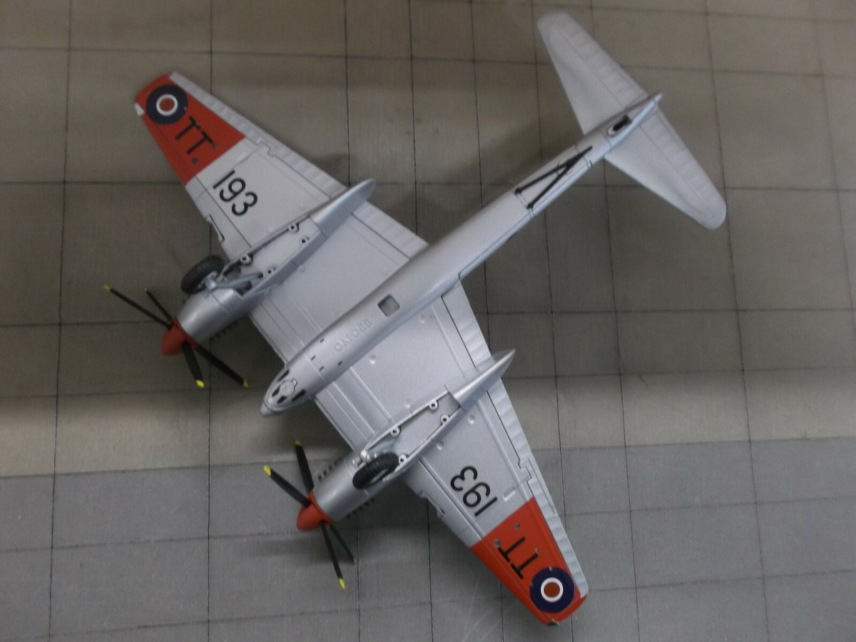 De Havilland Sea Hornet F.20 TT193 Royal Navy 1:72 scale model
