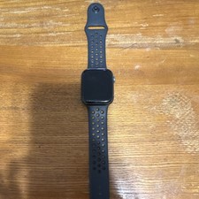 Apple Watch Series 5 Nike 44mm Black Aluminum Case  Nike Band, GPS  Cellular