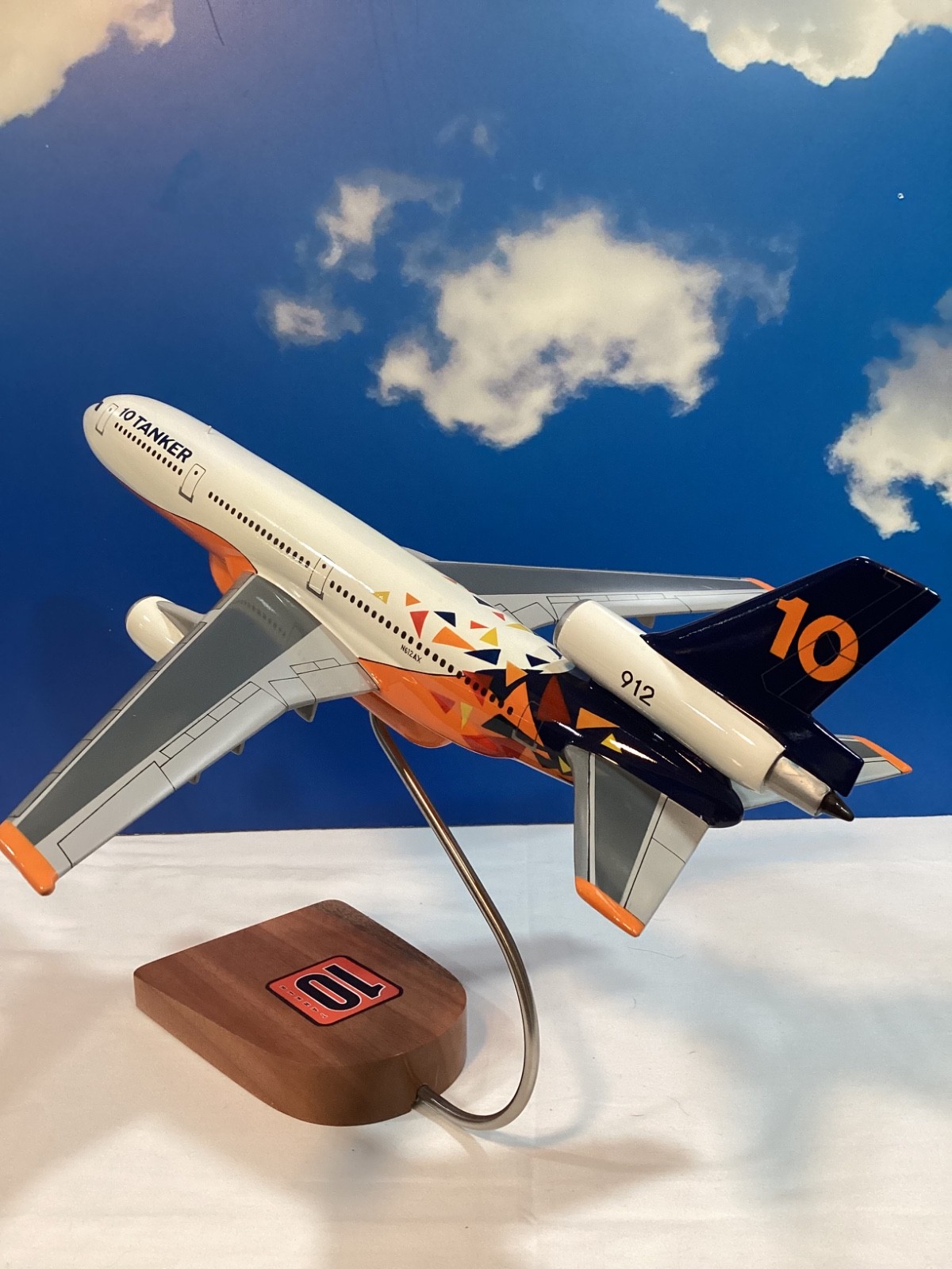 Douglas DC-10 Air Tanker scale model aircraft