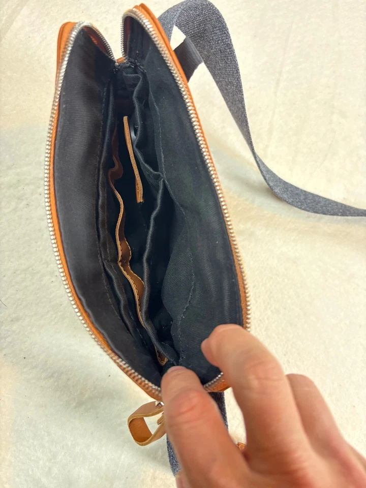 Harber London Leather Sling Bag - Mint condition! - Image 4 of 4