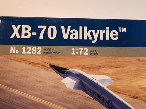 XB-70 VALKYRIE JET AIRCRAFT MODEL KIT - 1:72 SCALE- ITALERI #1282 -2011 (SEALED) - Photo 3 sur 16