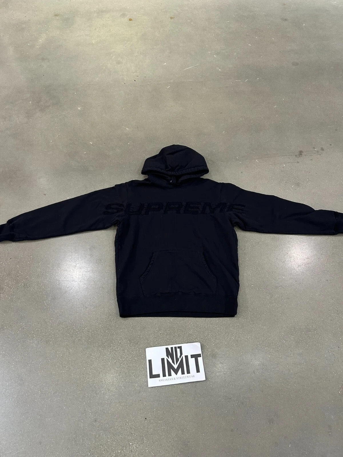 Sweat noir NEUF ensemble suprême dans logo taille L ENVOI RAPIDE