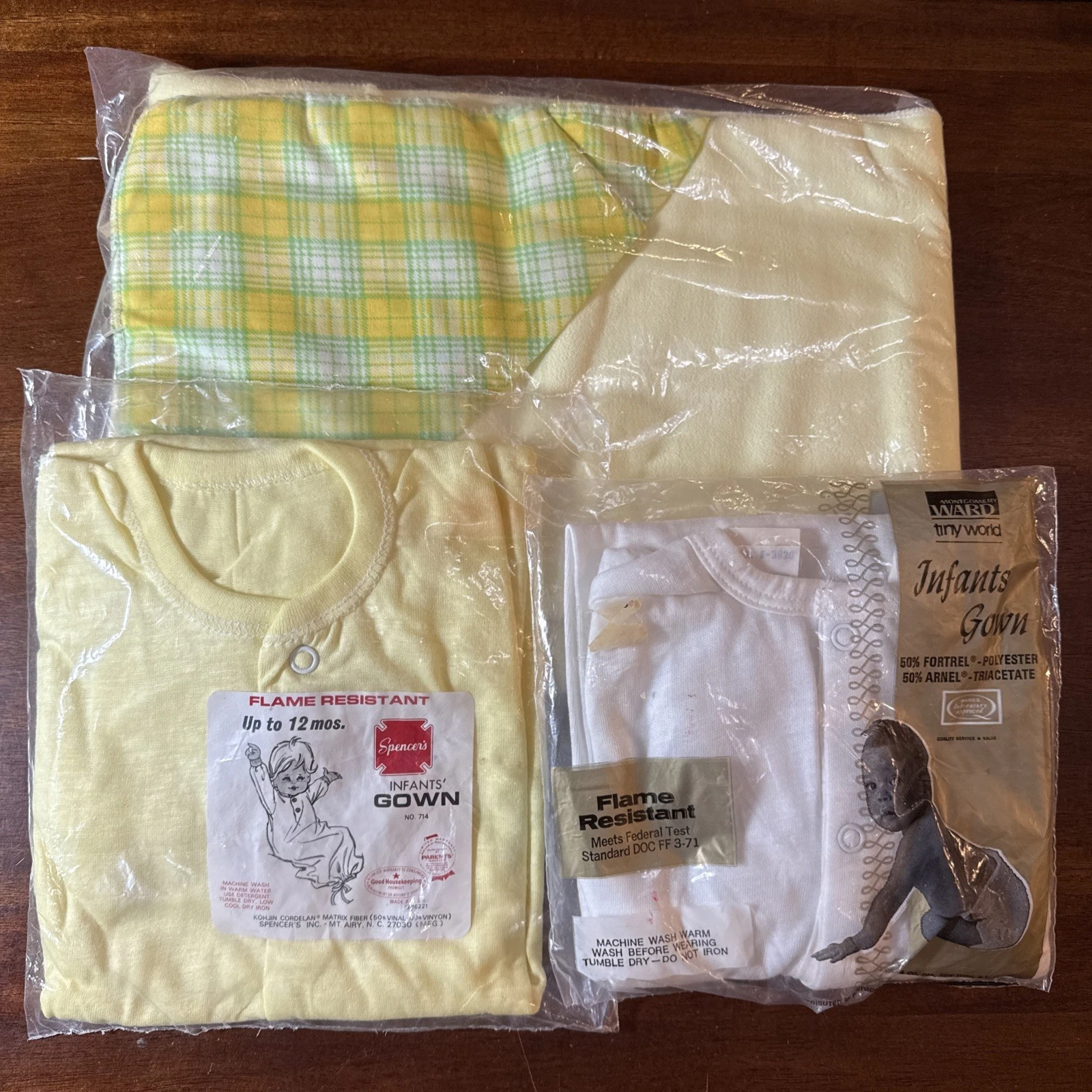 Vintage Baby Towel Blanket w 2 Infant Gowns Set Shower Gift Yellow Unisex Sealed
Opens in a new wind