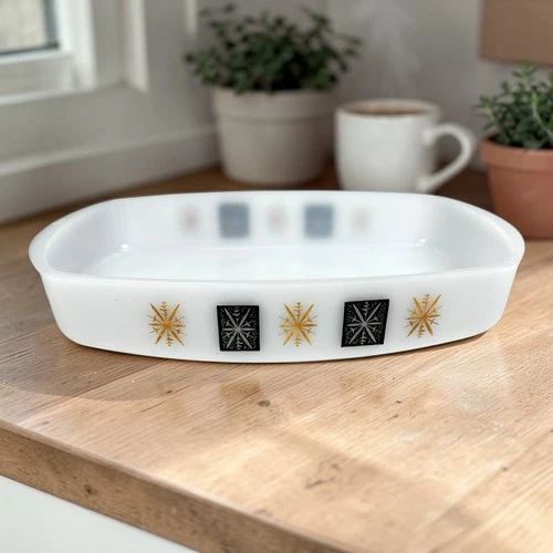 Vtg Federal Glass Atomic Starburst Casserole Dish Milk Glass 1.5 Qt 11” READ