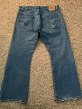 Levi's 517 Jeans Bootcut Mens tag = 38x29 (MEASURED 37x29) (7473)