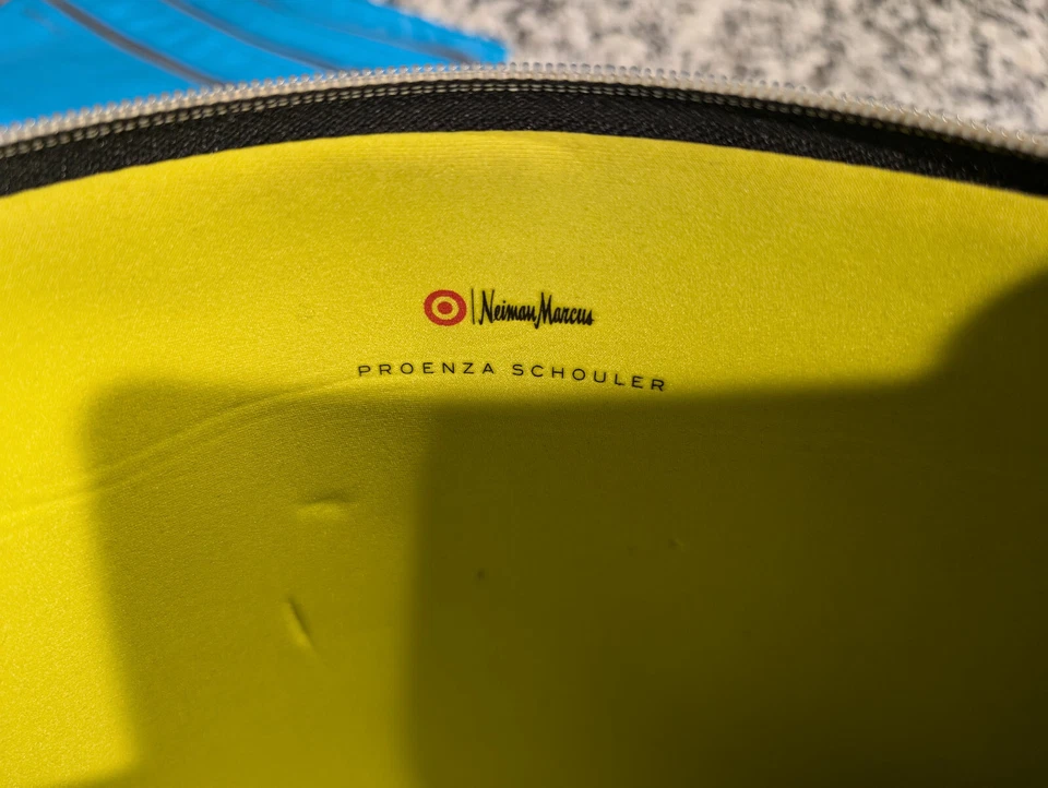 Proenza Schouler Niemann Marcus Edición Limitada para Tablet/8.5" x 11" x 1" Foto 3 de 4