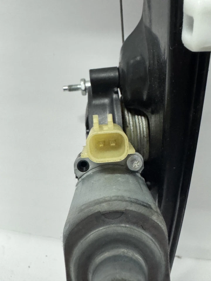 2013-2016 CHEVROLET TRAVERSE ENCLAVE ACADIA FRONT LEFT DRIVER WINDOW REGULATOR - Image 2 of 4