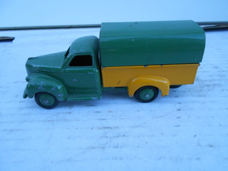 très belle camionnette studebaker DINKY toys - Photo 2/4