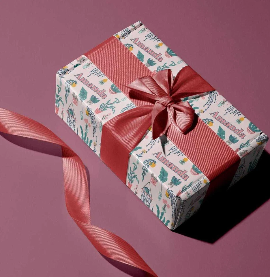 Name 个性化生日包装纸卷带粉红色植物主题礼品包装 — 第 4/4 张图片