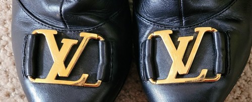BOTAS ALTAS DE CUERO A LA RODILLA AUTÉNTICAS LOUIS VUITTON CON LOGOTIPO DE 2 1/2" TACÓN DE GATITO USADAS TALLA 5 - Imagen 19 de 21