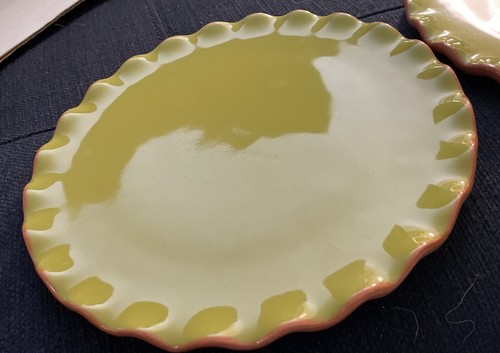 2 Crate & Barrel Portugal 8.5" Ruffled Salad Plates Avocado Green Brown Edge - Picture 2 of 7