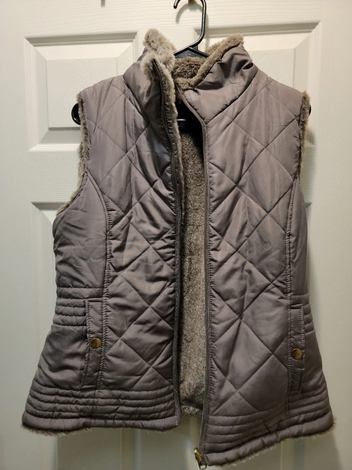 KC Collections Women’s Large Gray Reversible Vest Quilted Faux Fur Full Zip - Image 2 of 4