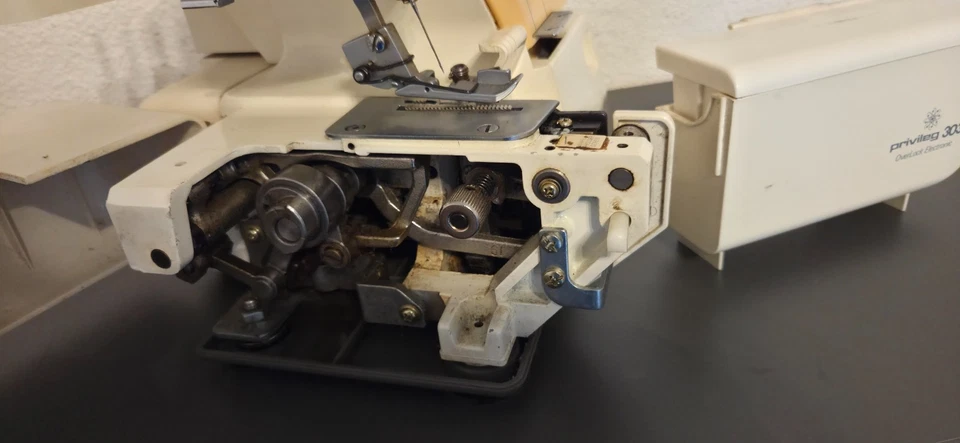 Privileg 303 Overlock Nähmaschine - Bild 3 von 4