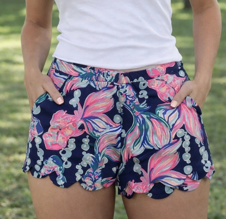 Lilly Pulitzer Magnolia Scalloped Edge Shorts, “True Blue Going Coastal”Size 8