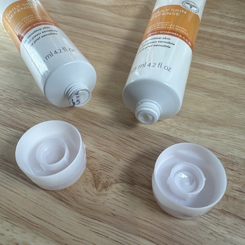 x9 Avon Moisture Therapy Daily Skin Defense Hand Cream - 4.2fl oz - Lot of 9 - Picture 3 of 4