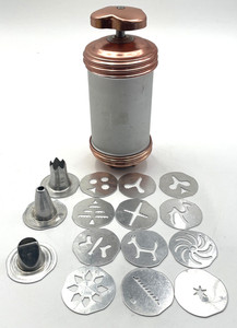 Vtg Mirro Cookie Pastry Twist Press Decorator Set With 12 Plates & 3 Tips