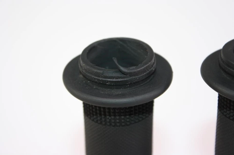 09 10 11 12 Juego de empuñaduras delanteras izquierda derecha Kawasaki Ninja ZX6 ZX6R Billet Foto 4 de 4