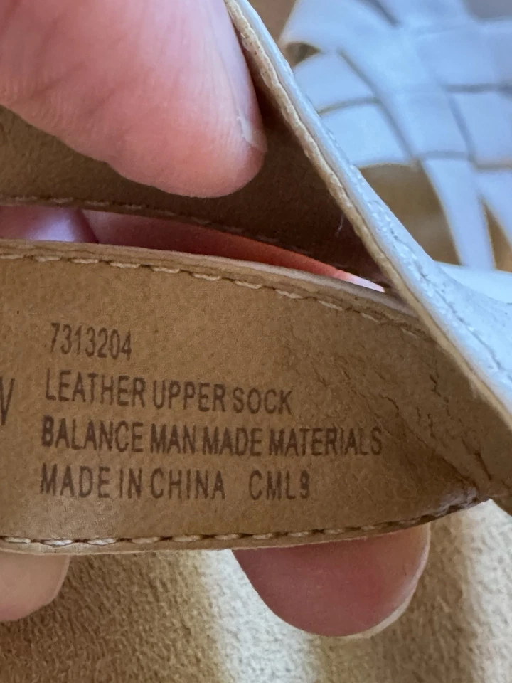 Softspots Womens Slingback Sandals 9.5 WIDE White Leather Buckle Mid Heel - Image 4 of 4