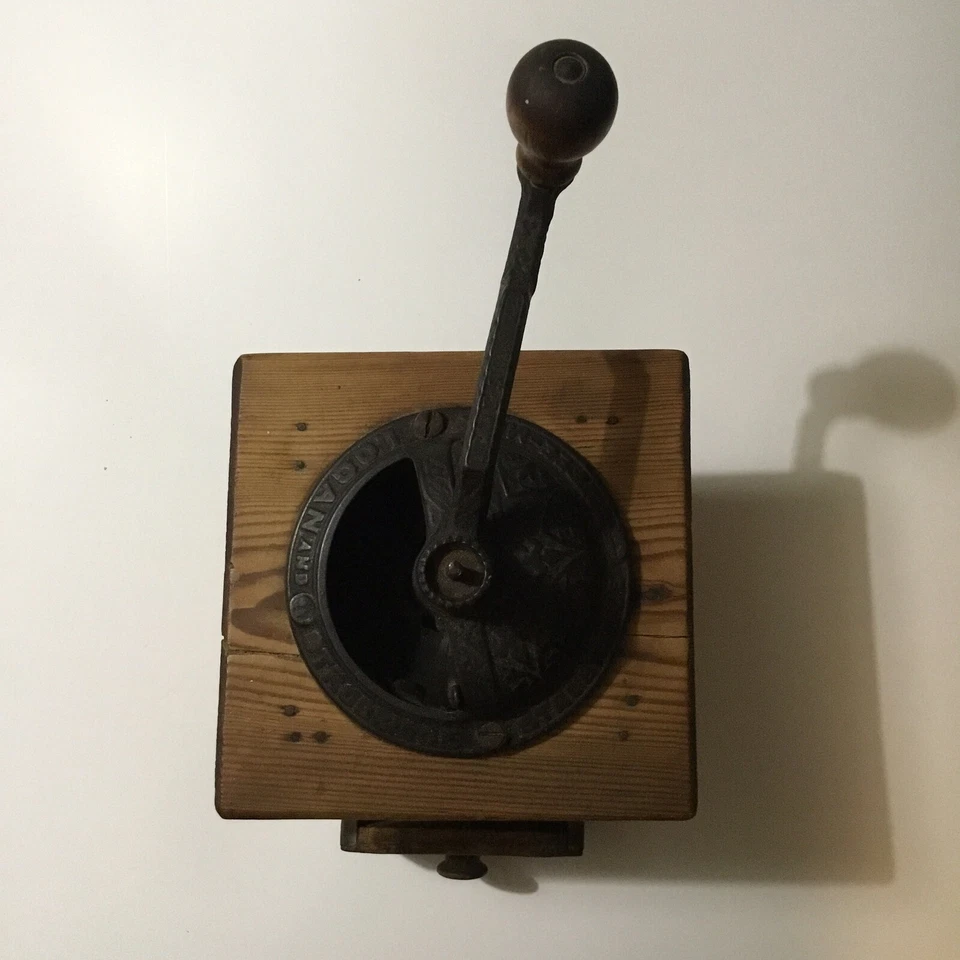 Antique Strobridge & Logan Wood & Cast iron Coffee Grinder Mill 1900 - Image 3 of 4