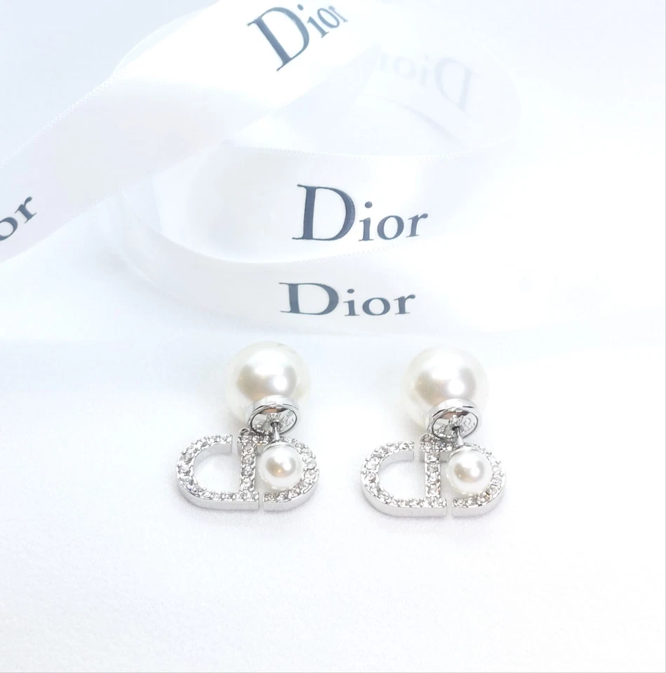 Pendientes CD de cristal Dior - Caja y bolsa antipolvo incluidos Foto 2 de 3