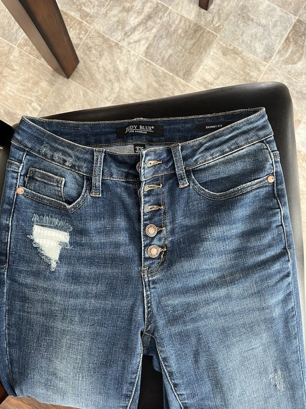 Judy Blue JB88307 MD-R Size 3/26 Distressed Jeans w/Thermal Patch