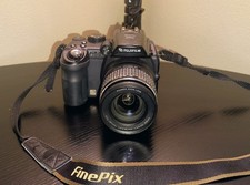 Fujifilm FinePix S9000 9.2MP Digital Camera Black For Parts Or Repair