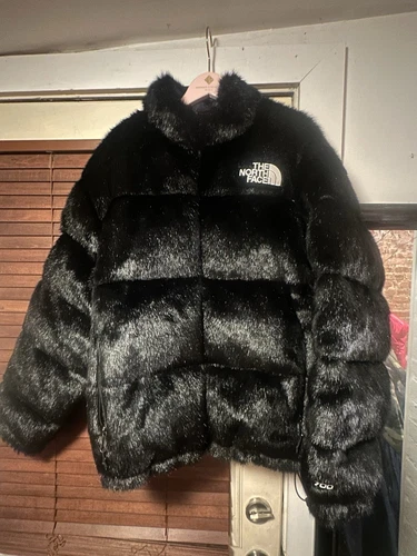 Nuptse en fausse fourrure Supreme The North Face