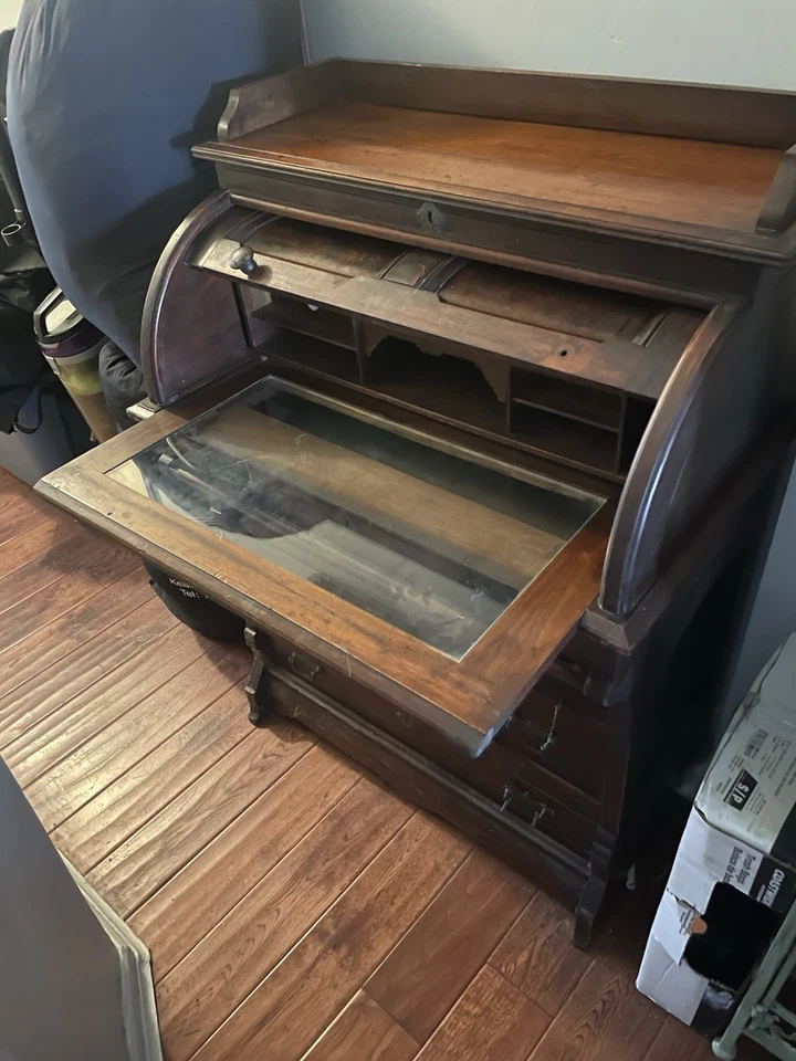 Escritorio antiguo con tapa enrollable Foto 2 de 4