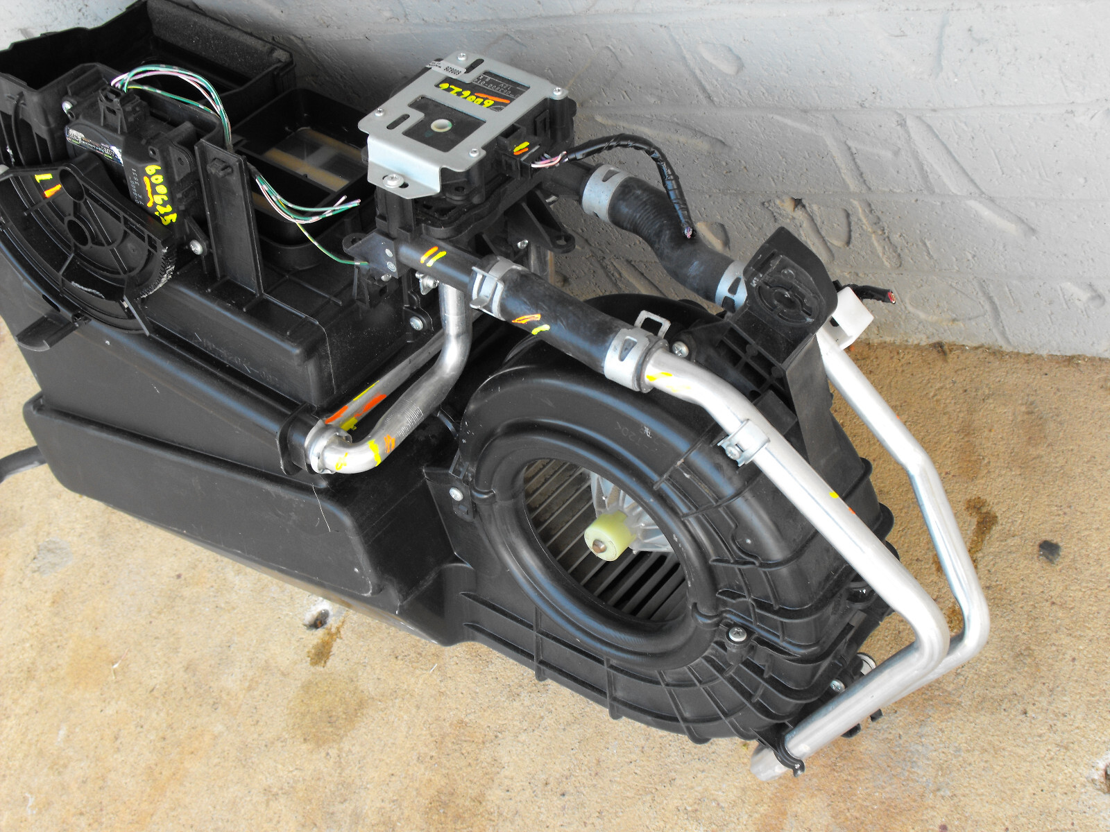 0610 Toyota Sienna AC Heater Core Evaporator Housing Assembly Blower