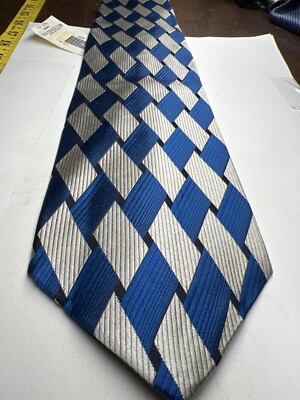 Executive Collection Tie Blue/White Dismond Pattern 56''x4'' Necktie