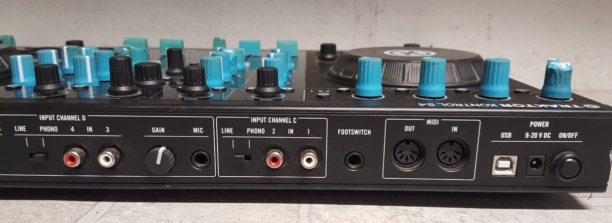 中古品NATIVE INSTRUMENTS TRAKTOR KONTROL S4 Native Instruments Traktor Kontrol S4 MK2 Pro DJ Controller