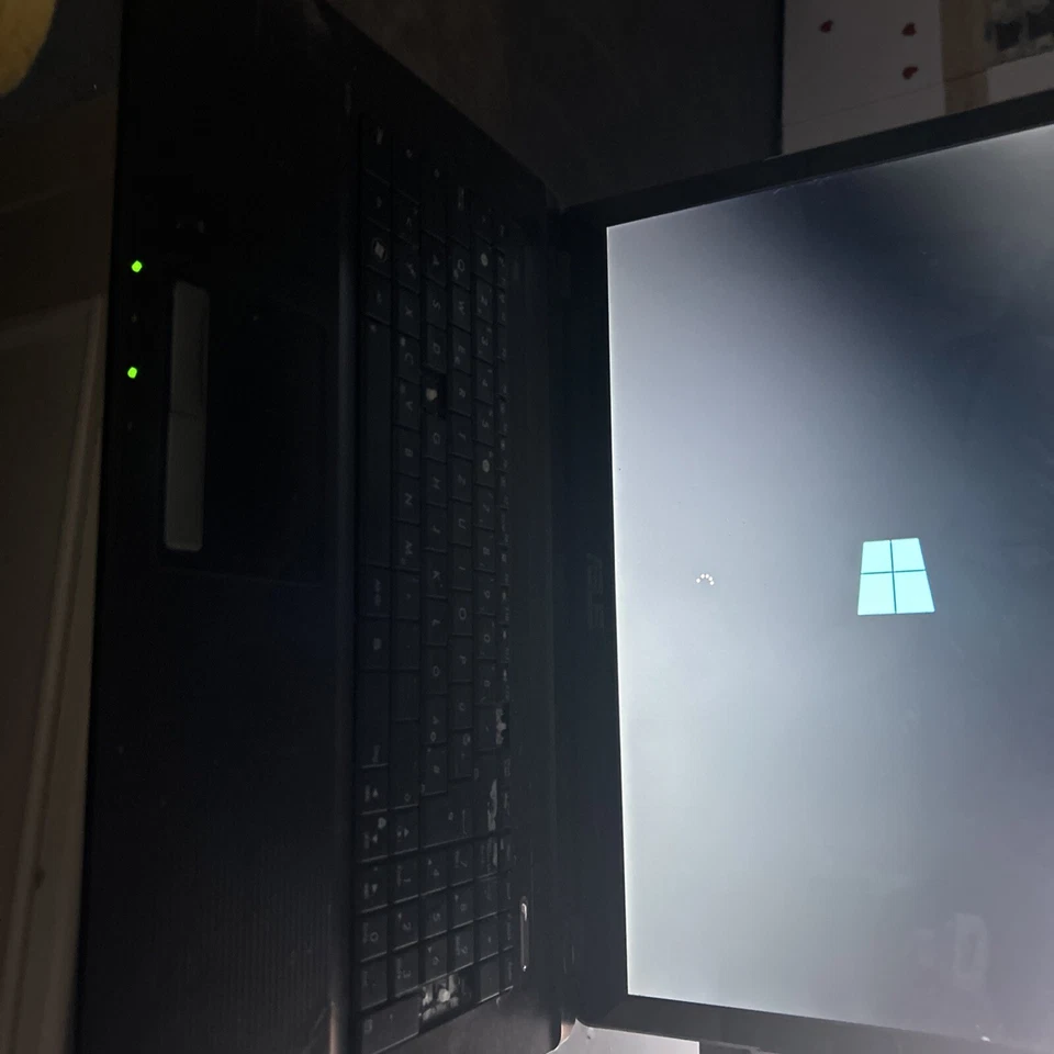 Die Tastatur Ist Kaputt, Ein Paar Buchstabieren Fehlt - Bild 2 von 4