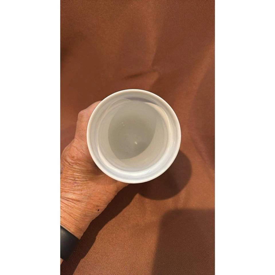 Vaso Starbucks 2019 confeti cerámica blanca manchas doradas vacaciones Foto 3 de 4