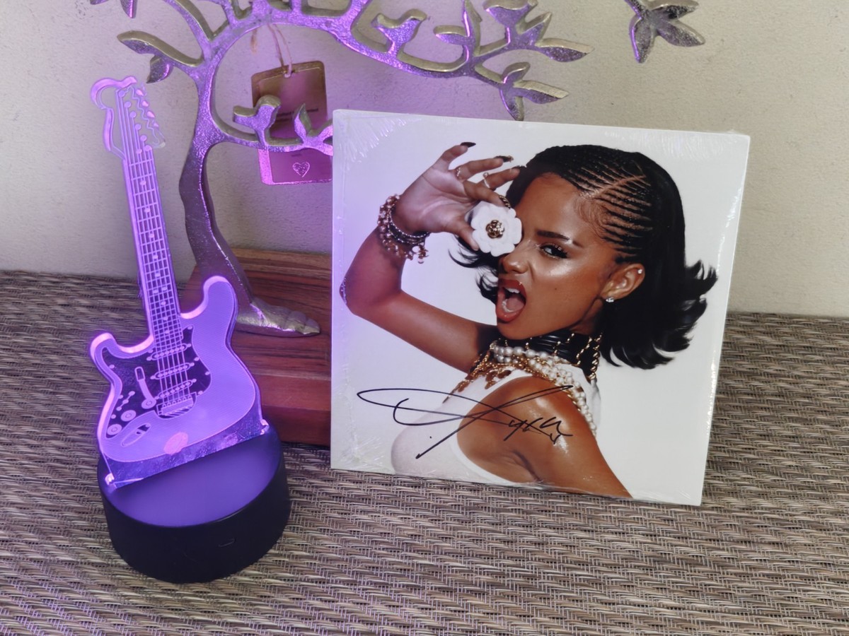 Tyla CHANEL Signed 7
