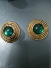 Vintage JOAN RIVERS  Gold Tone Emerald Green Glass Cabochon Clip Earrings — photo 5