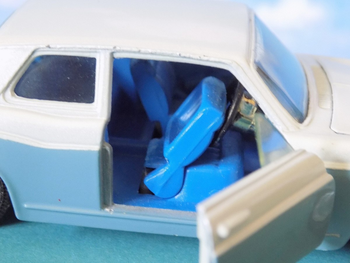 Corgi #273 Mulliner Park Ward Rolls-Royce Silver Shadow Car
