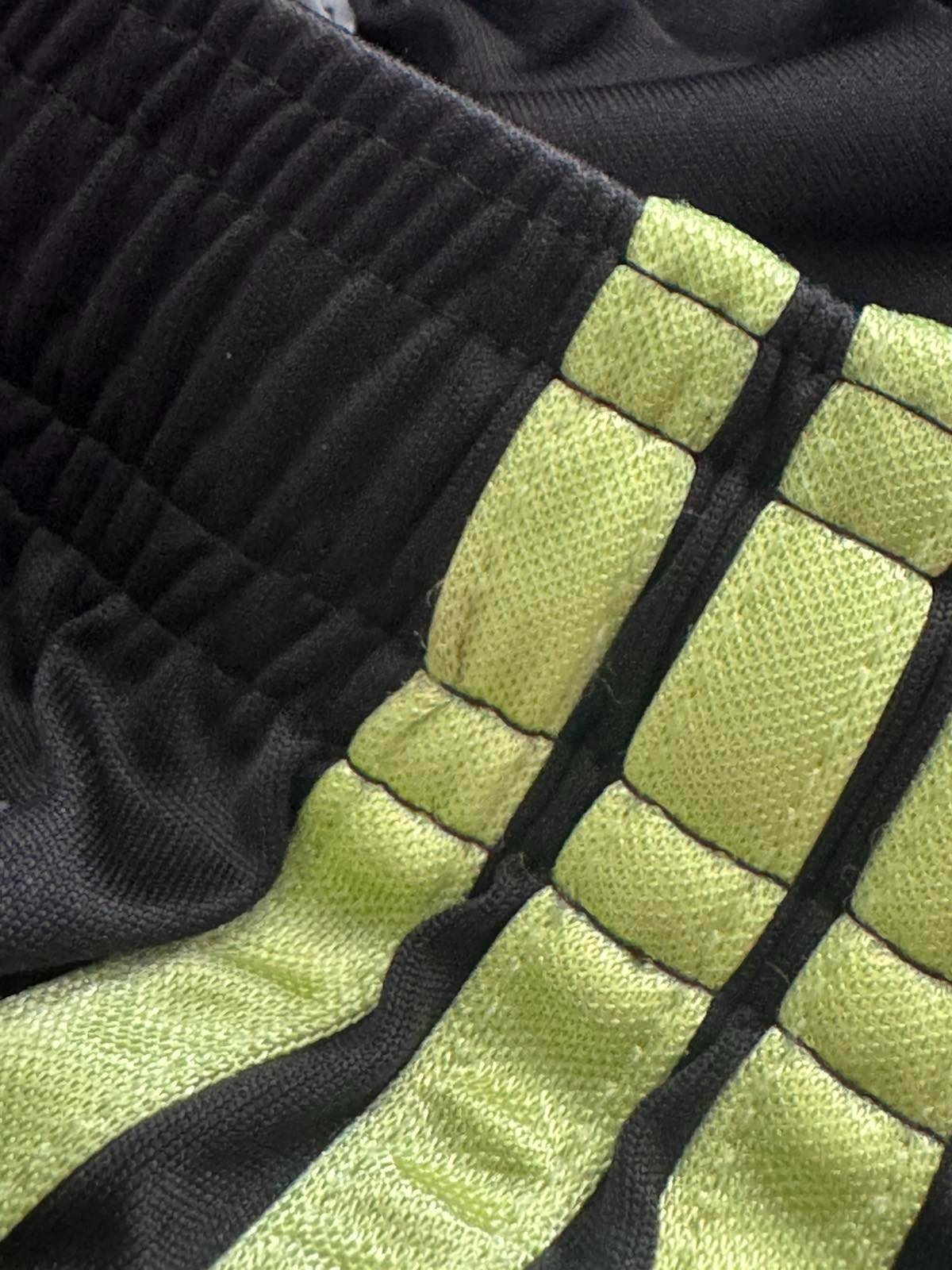 REAL MADRID 2022-2023 FOOTBALL KIT SHIRT JERSEY AND SHORTS THIRD ADIDAS YOUNG XS thumbnail 19