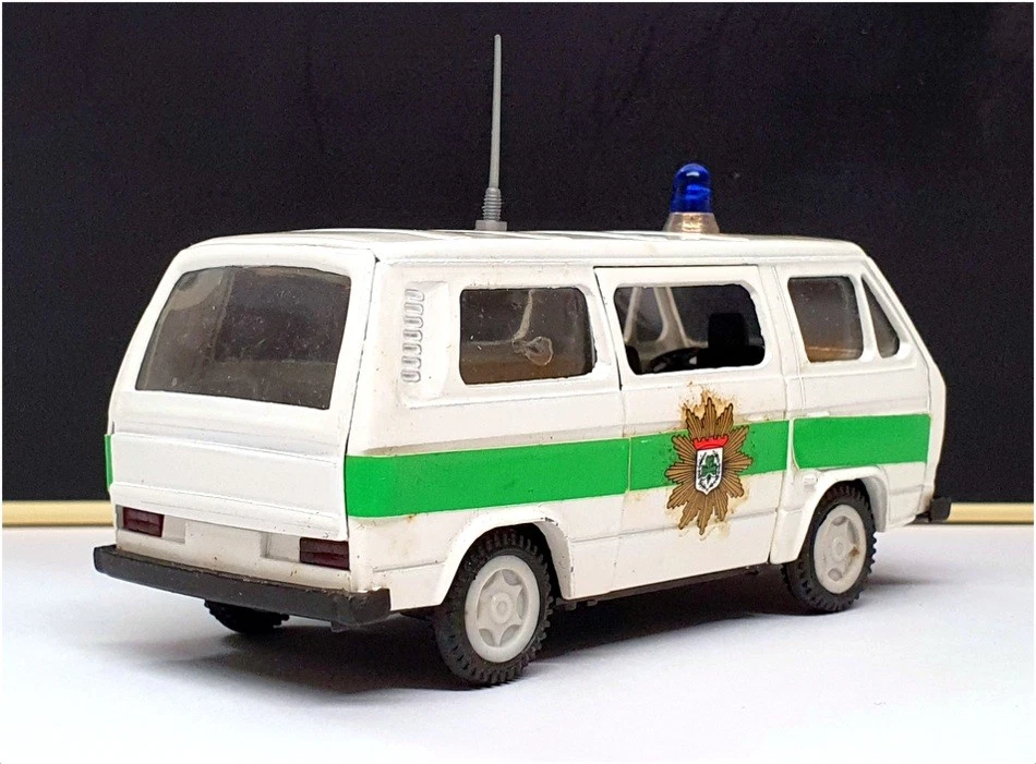 Conrad 1/43 Scale 3066 - Volkswagen Transporter Polizei - White/Green - Image 2 of 4