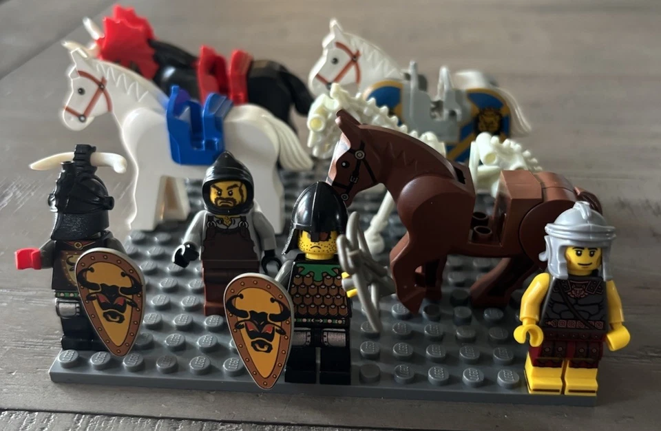 Lego Horse Barding King Leo Castle Knights Kingdom. Horses And Nights!  Mint!! - Image 4 of 4