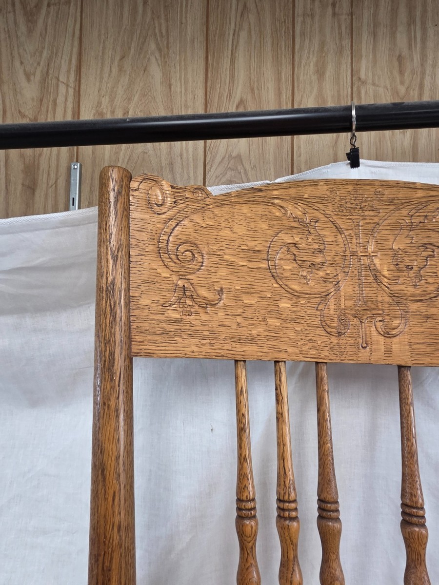 最終値下げ！Real Antique small chertアンティーク Oak Pressed Back Chair Cane Seat Ornate Lion Heads Carved Detail