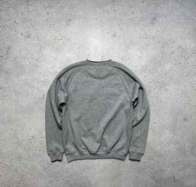 9090 × umbro Emblem Crewneck Sweat グレー 9090 × umbro Emblem Crewneck Sweat – YZ