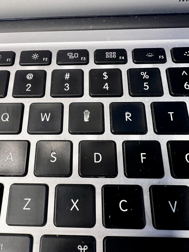 Laptop Apple Macbook Air 13" 2017 - i5 1,8 GHz 8 GB RAM 120 GB SSD - MacOS Monterey Foto 4 de 4